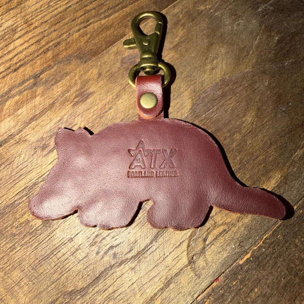 NEW Portland Leather Austin store exclusive Armadillo keychain bag flair Cognac - Picture 3 of 3